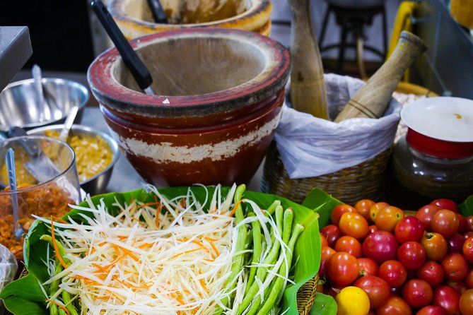 Foodie Experience of Historic Bang Rak - Guide style, group size, and what to watch for