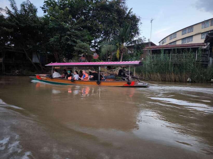 From Bangkok: Ayutthaya Afternoon Tour with Boat & Tuk-Tuk - Wat Ratchaburana, royal prang and ceremonies you can picture