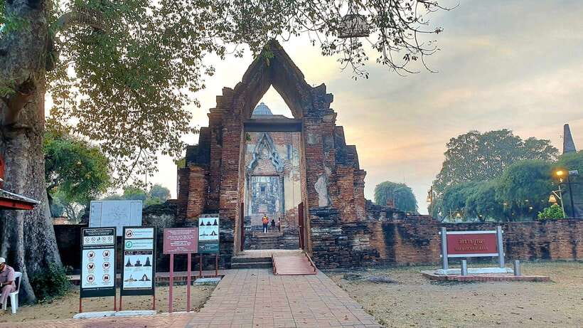 From Bangkok: Ayutthaya Afternoon Tour with Boat & Tuk-Tuk - Chao Phraya River at sunset, when temples look different from water
