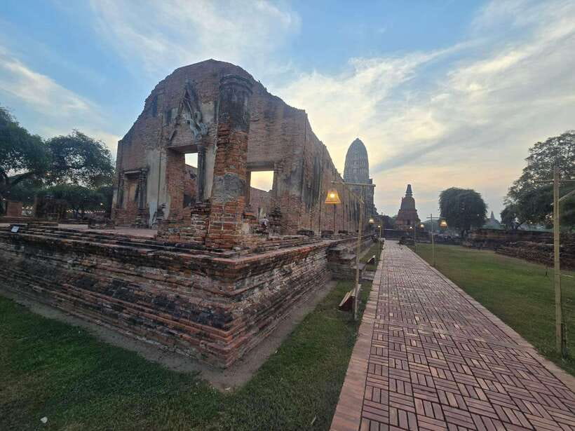 From Bangkok: Ayutthaya Afternoon Tour with Boat & Tuk-Tuk - The guide and what you should expect from the storytelling