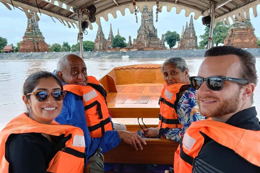 From Bangkok: Ayutthaya Heritage Site & Boat Ride (Private) - The river cruise meets real life: market time and roti saimai