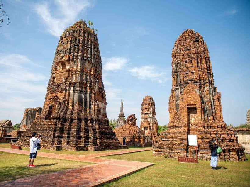 From Bangkok: Ayutthaya Historical Park Guided Day Trip - Bang Pa-In Royal Palace on the way: a palace intro, not a random stop