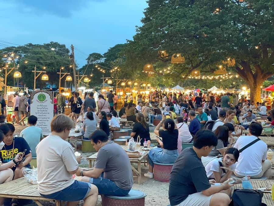 From Bangkok:Ayutthaya Night Temples&Market with local Snack - Ayutthaya night market time: real life, not just souvenirs