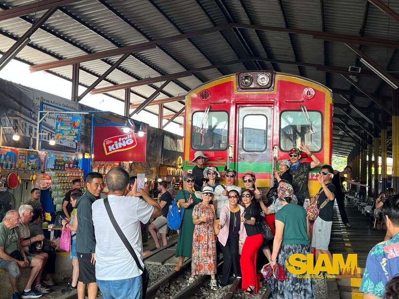 From Bangkok:Damnoen Floating Market and Railway Market Tour - A 6-hour Bangkok day trip with two very different markets