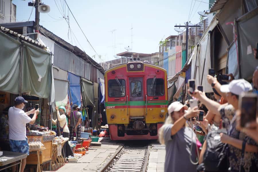 From Bangkok: Floating Market and Ayutthaya Guided Day Tour - The Brown Coconut Sugar House Stop: Small, Sweet, and Real