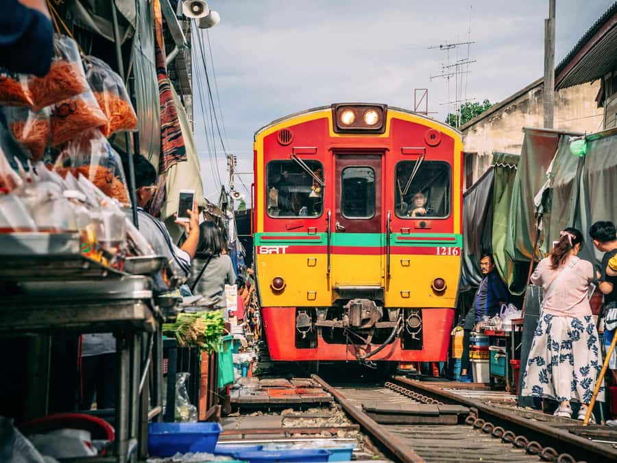 From Bangkok: Maeklong Railway and Floating Market Day Tour - Why this Maeklong and floating market combo makes sense