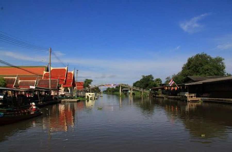 From Bangkok: Mahasawat Canal and farm with Lunch - Mahasawat Canal cruise: long-tail boats, sunshades, and fishing nets overhead