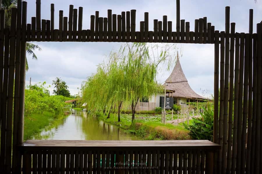 From Bangkok: Mahasawat Canal and farm with Lunch - Lunch at a local restaurant and a creative farm café break