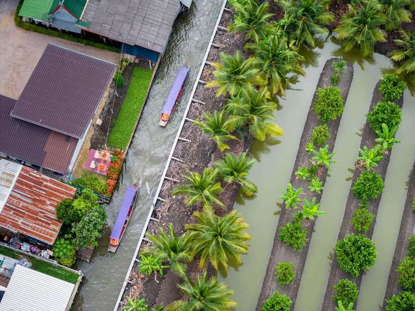 From Bangkok: Railway & Damnoen Saduak Floating Market Tour - Mae Klong Railway Market, Where Vendors Pull In and the Train Takes Over