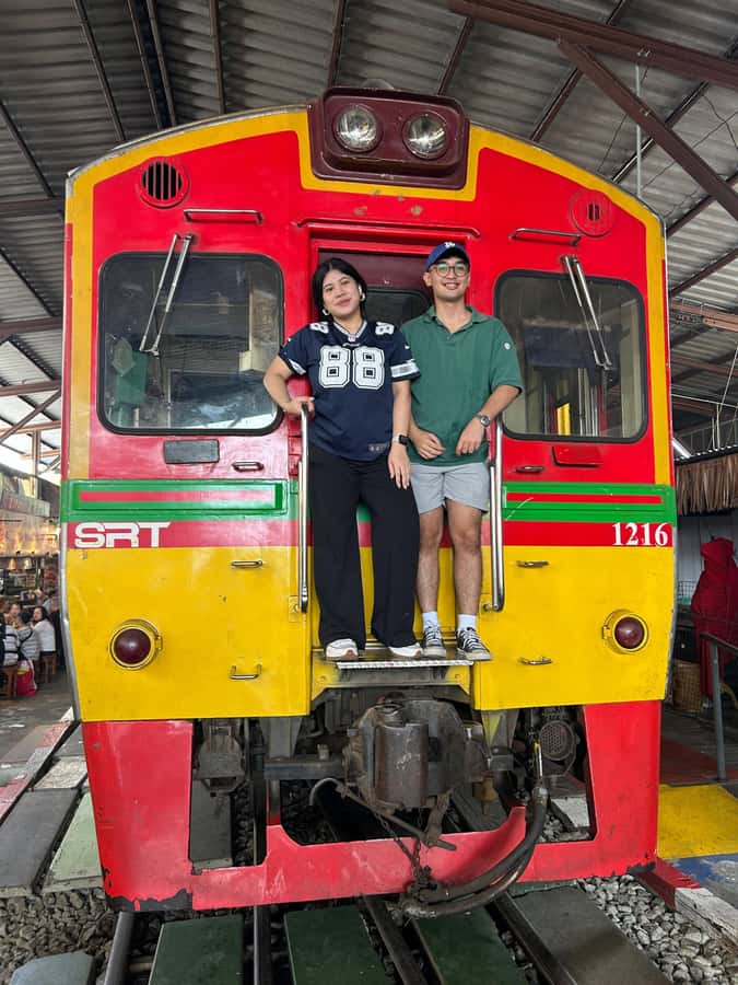 From BANGKOK: Railway Market and Amphawa Floating market - Lunch and Thai flavors: what is included and what to do with it