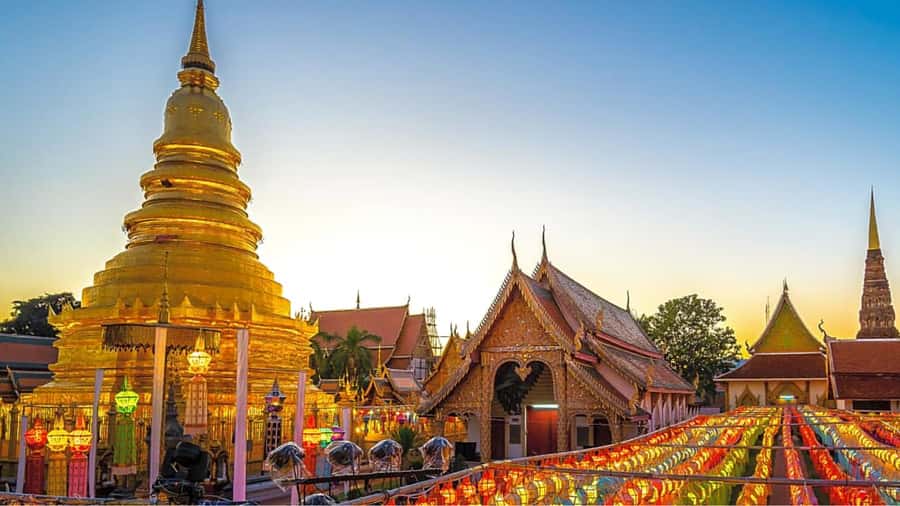 From Chiang Mai: Lamphun and Lampang Temples Tour - Wat Phra Chedi Sao: a short stop with big “wait, what is that?” energy