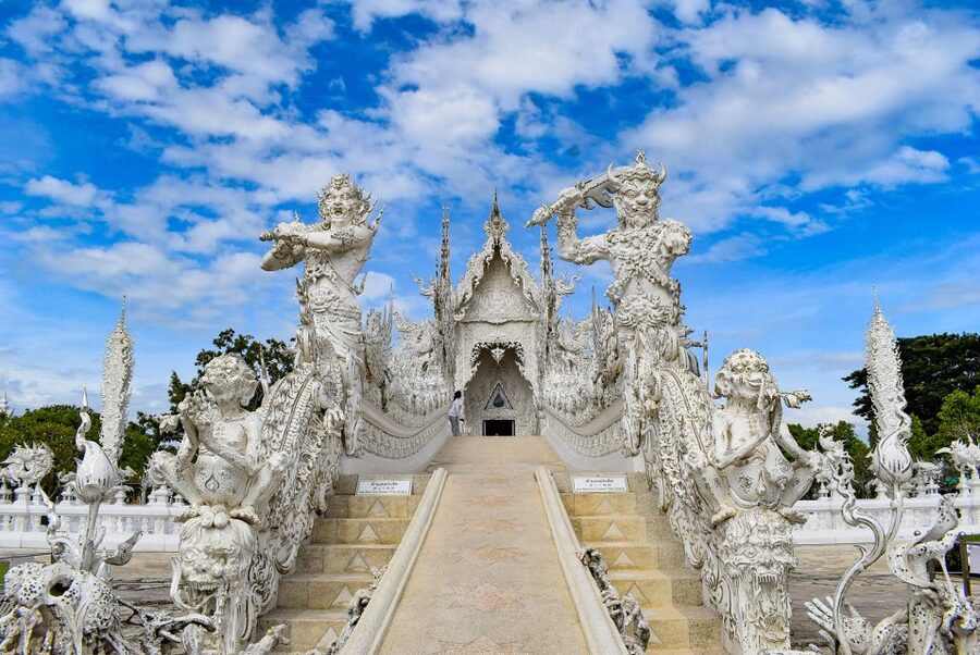 From Chiang Rai: Famous Temples and Golden Triangle Day Tour - Guides make or break it: how English narration and flexibility affect your day
