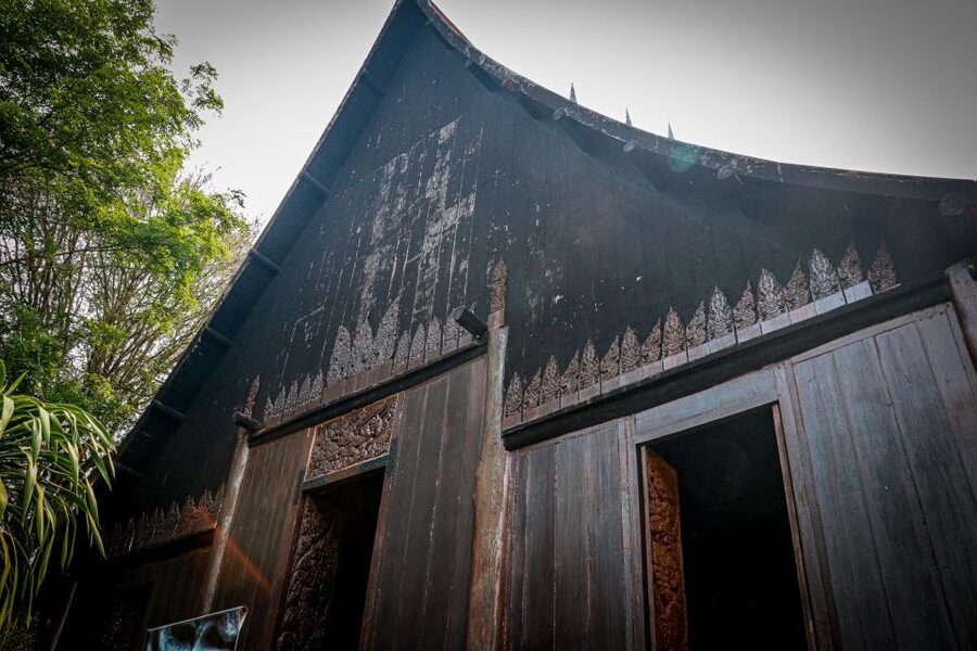 From Chiang Rai: Famous Temples and Golden Triangle Day Tour - Extra stops that often appear: border area, tea fields, Chiang Saen, and Long Neck villages