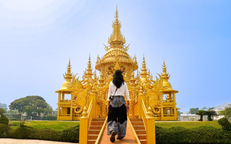 From Chiang Rai: Famous Temples and Golden Triangle Day Tour - Lunch in Chiang Rai: Khao Soi and the small perks that matter on a long day