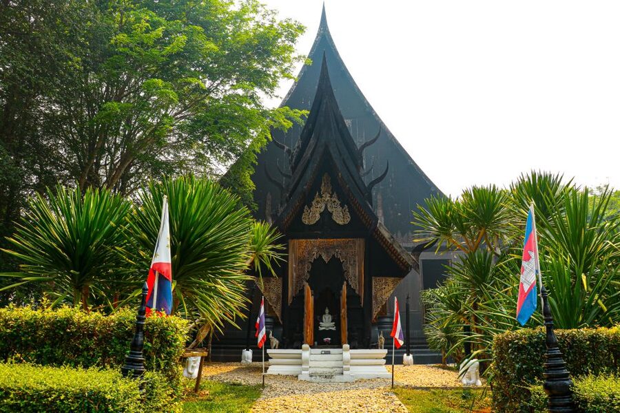From Chiang Rai: Famous Temples and Golden Triangle Day Tour - Wat Huay Pla Kang and the Goddess of Mercy: the viewpoint that changes the whole day