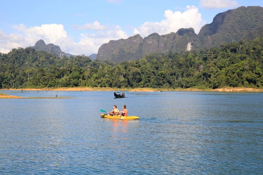From Khao Lak: Khao Sok & Cheow Lan Lake Tour with Kayaking - The return route via Rajjaprabha Dam, and what “8 hours” really means