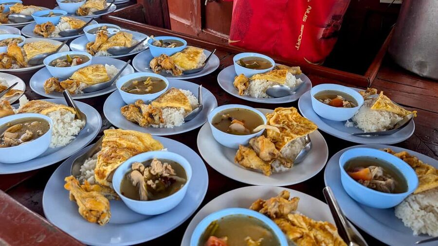 From Koh Chang: 4 Islands Snorkel & Beach Tour by Big Boat - Lunch on the boat: the included meal that keeps the day on track