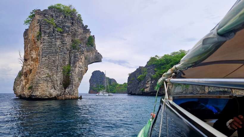 From Koh Lanta: Koh Haa & Koh Rok Snorkel Tour by Speedboat - Koh Rok Yai: beach lunch on the sand plus a second snorkeling session