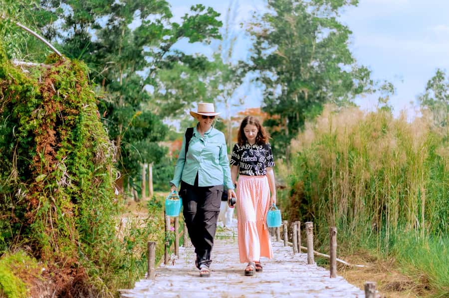 From Phuket: Ethical Elephant Interactive Trek and Tour - Lunch at 11 AM: Thai comfort food after the morning work