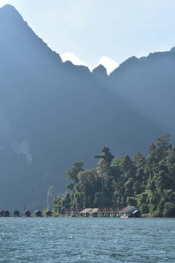From Surat Thani : Khao Sok Private Boat Tour - Khao Sam Kloe, the Three Friends Mountain Stop