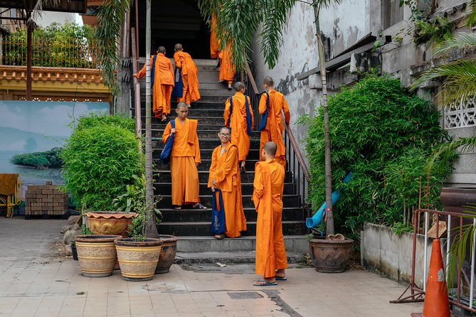 Full Day Bangkok PRIVATE City Tour With Locals - Wat Trimit & Wat Pho tickets - Wat Pho: the reclining Buddha and Thailand’s massage roots