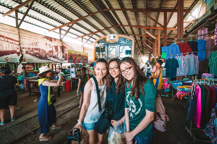Grand Palace, Damnoen Floating Market & Maeklong Market Tour - Lunch, Dessert Time, and How to Eat Without Losing the Day