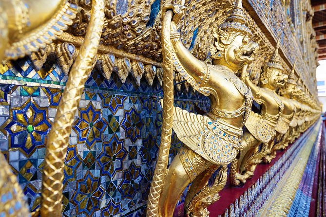 Grand Palace Glory and Emerald Buddha : Half-Day Tour in Bangkok - Wat Phra Kaew and the Emerald Buddha: Etiquette First, Then Meaning