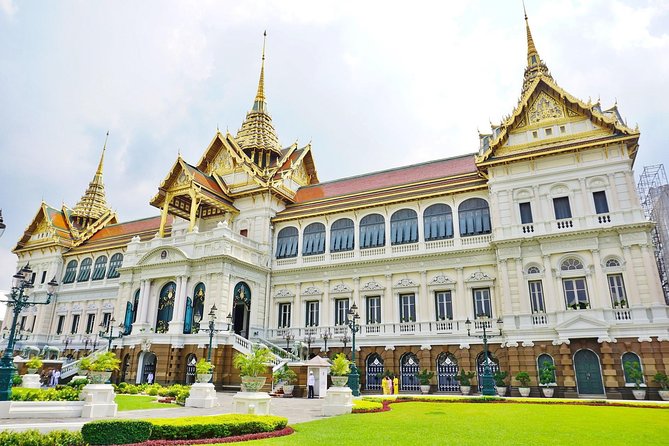 Grand Palace Glory and Emerald Buddha : Half-Day Tour in Bangkok - Crowds, Heat, Photography Limits, and What to Bring