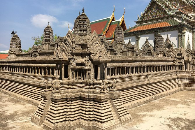 Grand Palace , Thai dance & Fun street walk in Bangkok - Sala Chalermkrung Thai dance on a weekday, with specific show times