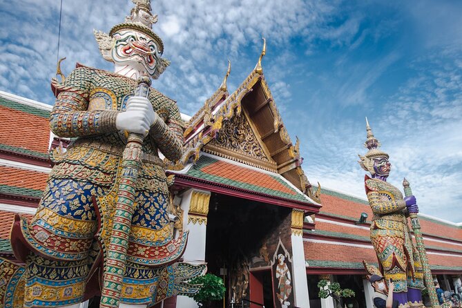 Grand Palace & Wat Arun Immersive Guided Walking Tour 3-Hour - Group size, pacing, and why you will likely enjoy the experience more