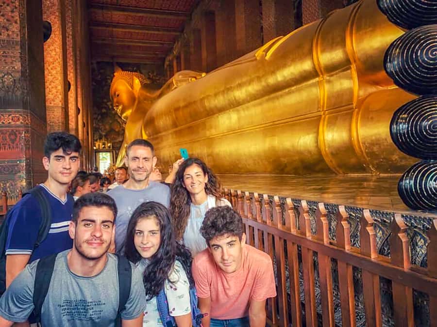 Grand Palace, Wat Pho, and Wat Arun: Guided Tour in Spanish - Meeting at Bangkok City Pillar Shrine, then straight into temple time