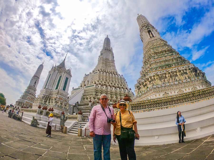 Grand Palace, Wat Pho, and Wat Arun: Guided Tour in Spanish - Wat Pho first: Reclining Buddha, big grounds, and the feeling of age