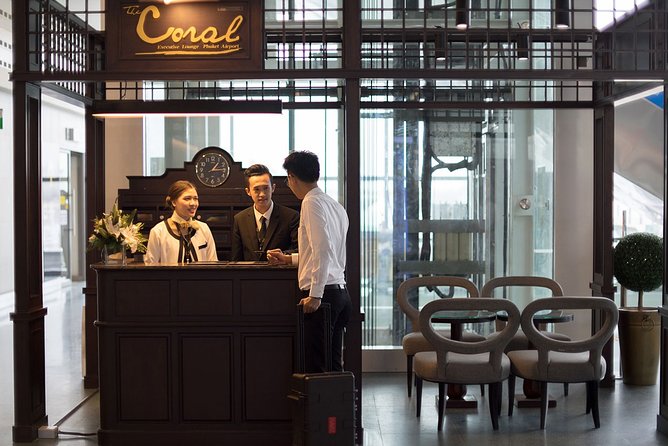 Guided Fast Track Immigration From Aircraft to Arrivals– Bangkok - The lounge access is not a free perk, it is part of the plan