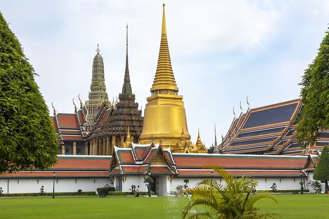 Half-Day Royal Grand Palace and Bangkok Temples Tour - Grand Palace and Emerald Buddha: Where Royal Bangkok Shows Up