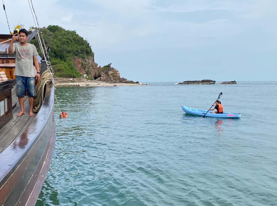 Hua Hin: Full-Day Trip to Sam Roi Yot by Sail Boat - The pirate theme on a real Thai coast