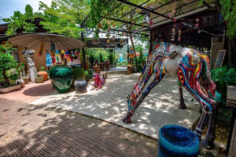 Hua Hin: HUA HIN Discovery Tour - Lunch in a local Thai restaurant, right by the artists village