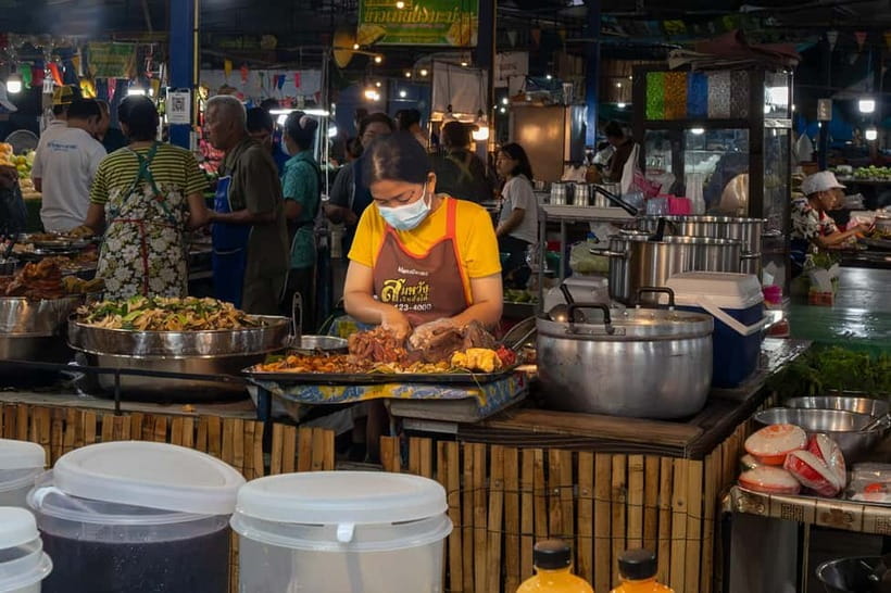 Hua Hin: Local Food Nighttime Guided Tour - Market time: standing up, eating by what looks good, and seeing the ingredients