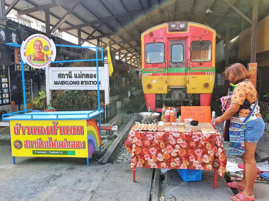 Hua Hin: Maeklong Railway & Amphawa Floating Markets Tour - Key highlights to know before you go