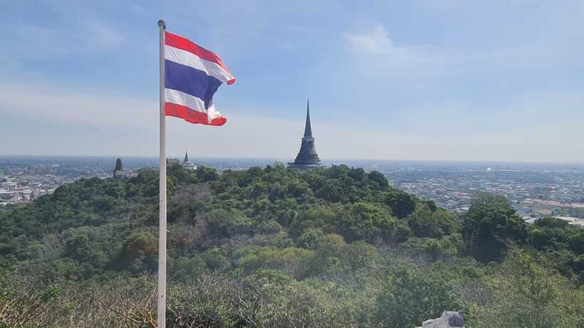 HUA HIN : Phetchaburi & Summer Palace ( Private Tour ) - Mahathat Temple: the calm, older stop after the spectacle