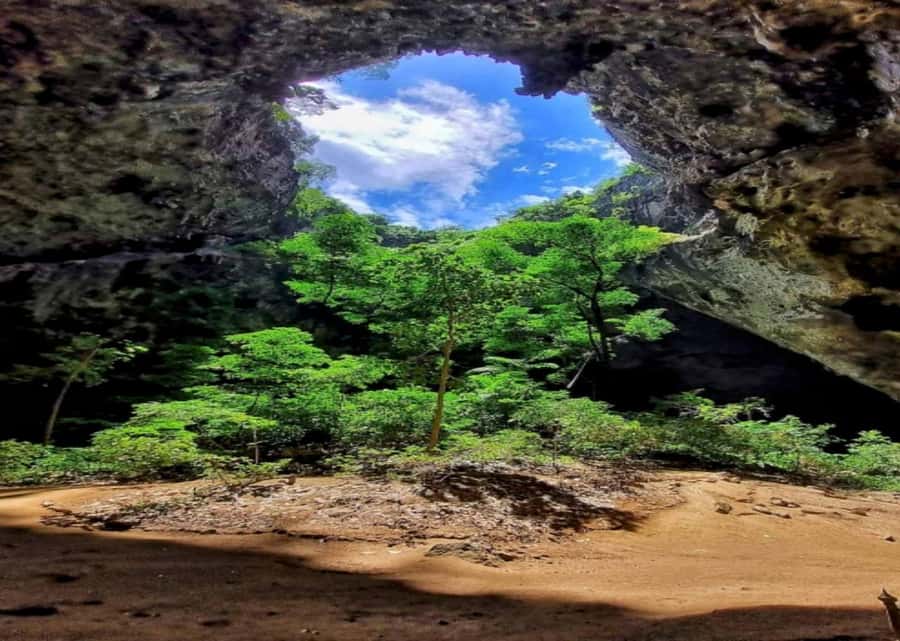 Hua Hin: Phraya Nakhon Cave Tour - Guides you’ll want, and why pacing is the secret sauce