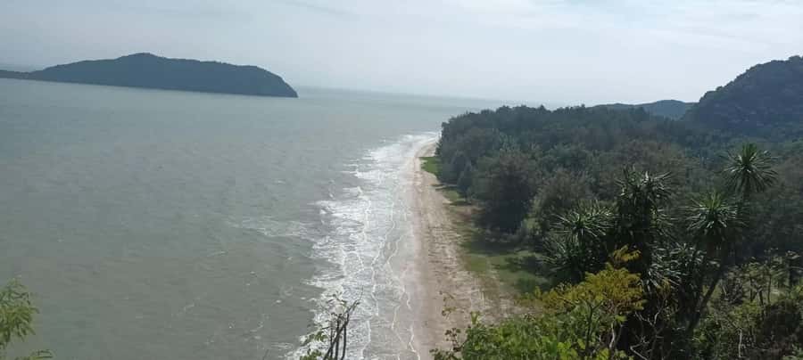 Hua Hin: Sam Roi Yod and Praya Nakhon Cave Group Tour - Laem Sala Beach: downtime with real coastal air