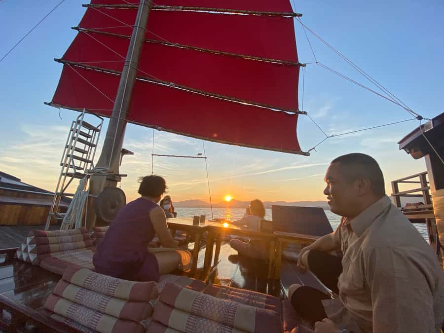 Hua Hin: Siamtara Sunset Sailing Dinner Cruise with Pickup - Thai buffet dinner on board: what “5 dishes” really feels like