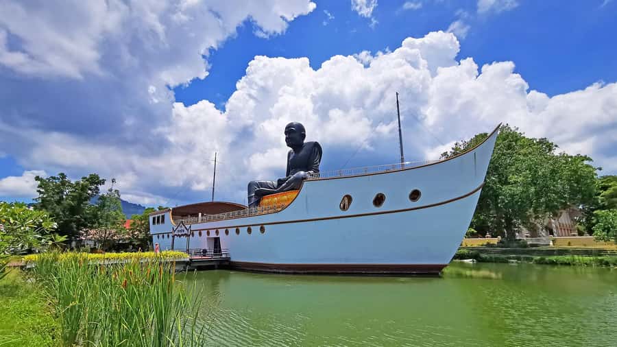 ISLAND TOUR VIP AROUND KOH SAMUI FULL DAY RARE SIGHTSEEING - Lunch With a Gulf View, Then Luong Pordaeng at Wat Khunaram