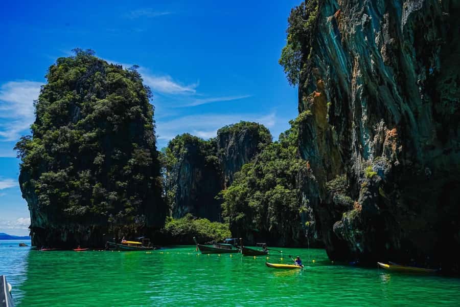 Jame bonds canoe 7 point 6 Island Premium trip - Naka Island: a sandy swim break that resets the day