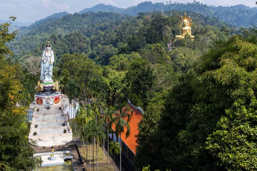 Khao Lak: 3 Temples Full Day Tour w/Lunch & Hotel Transfer - Guides, Language, and How the Explanations Land