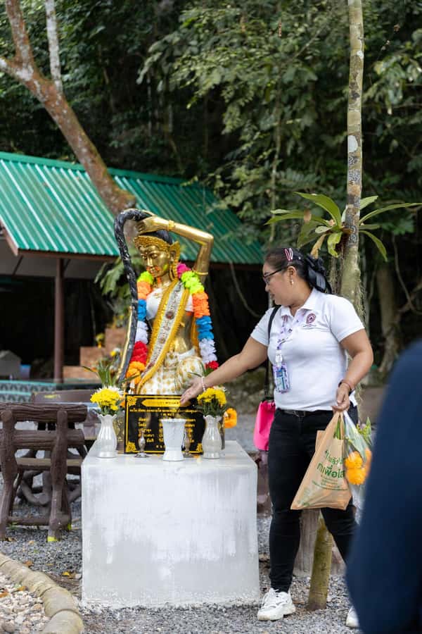 Khao Lak: 3 Temples Full Day Tour w/Lunch & Hotel Transfer - Temple Rules: Dress Code and Small Details That Save You Stress