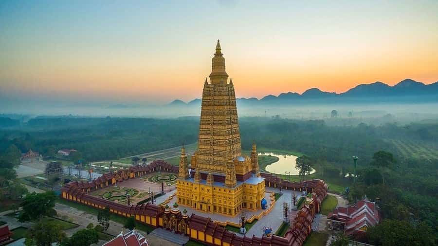 Khao Lak: A Spiritual Journey to its Most Exquisite Temple - The monk blessed wristband: what it is and how to treat it