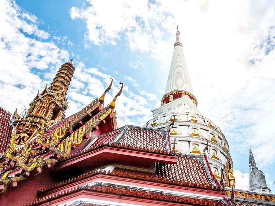 Khao Lak: A Spiritual Journey to its Most Exquisite Temple - Bang-Rieng Temple and the monumental chedi: closing with scale