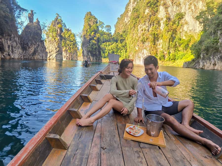 Khao Lak: Cheow Lan Lake Romantic Sunset Cruise with Drinks - Khao Sam Kloe photo stop: a quick break with big karst angles