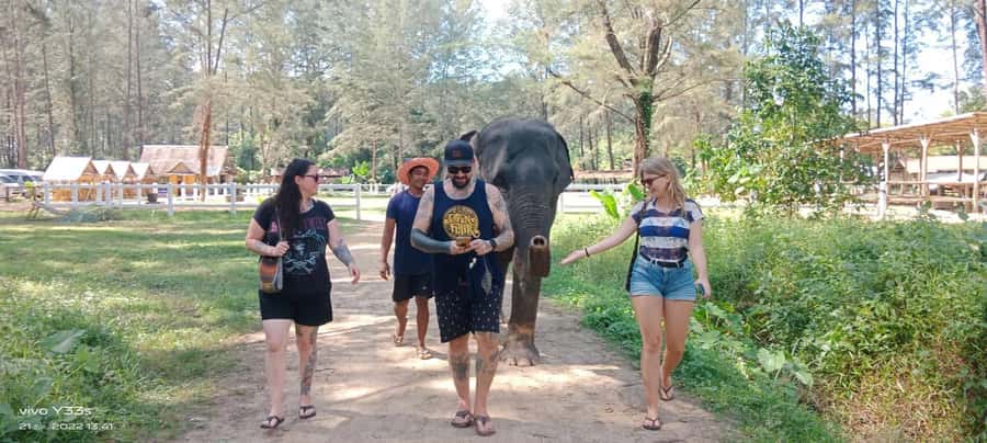Khao Lak Ethical Adventure: Rafting, Turtles & Elephants - Lunch at WonderlanD Bar and Restaurant: southern Thai set meal comfort